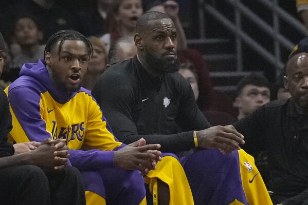 Lakers cavs score new arrivals